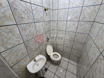 Barracão Comercial para Locação na Vila Guararapes – amplo espaço para o seu negócio!