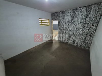 Barracão Comercial para Locação na Vila Guararapes – amplo espaço para o seu negócio!