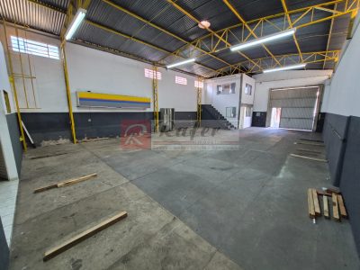 Barracão Comercial para Locação na Vila Guararapes – amplo espaço para o seu negócio!