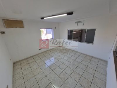 Barracão Comercial para Locação na Vila Guararapes – amplo espaço para o seu negócio!
