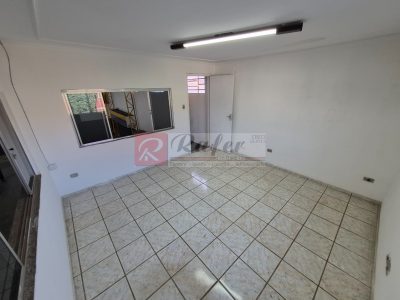 Barracão Comercial para Locação na Vila Guararapes – amplo espaço para o seu negócio!